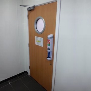 Purehold Pro Sanitising Gel Dispensing Door Handle in Use